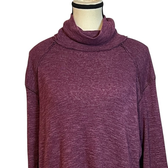 Free People We the Free split back turtle neck long sleeve top plum size medium - Picture 5 of 10